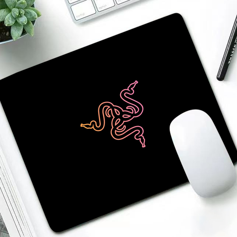 Gaming Accessories For Gaming Laptop - Razer luxo mouse pad anime gamer